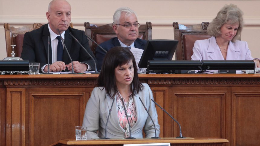 Дариткова: Осигурените българи могат да ползват болничен за карантина