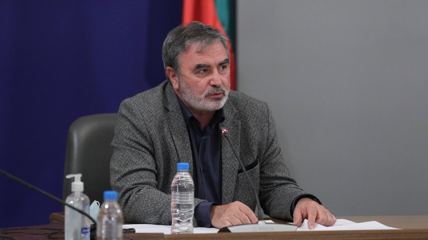 Д-р Кунчев: Ако направим глупостта да вдигнем всички мерки, ще напълним болниците