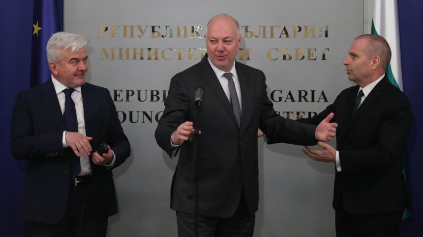 Властта подписа договора за новите 35 електрически мотриси (СНИМКИ)