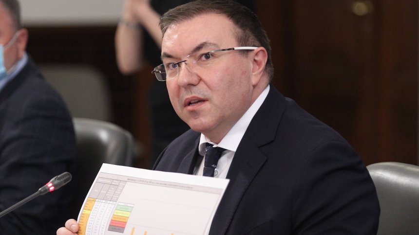 Министър Ангелов: Излизаме от третата вълна, ще спазваме мерките още месец-два