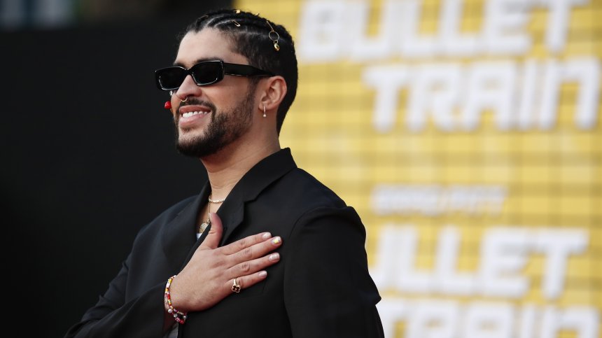 Бившата на рапъра Bad Bunny го съди за $40 млн., използвал запис на гласа ѝ