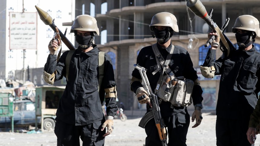 Ударите на САЩ и Великобритания по хутите вдигнаха цената на петрола