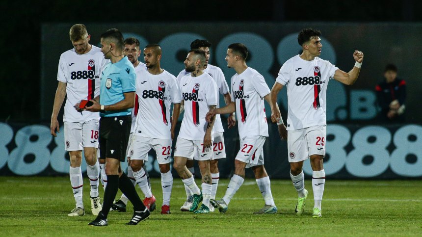 "Локомотив" (Сф) си гарантира оставане в елита след победа срещу "Септември"