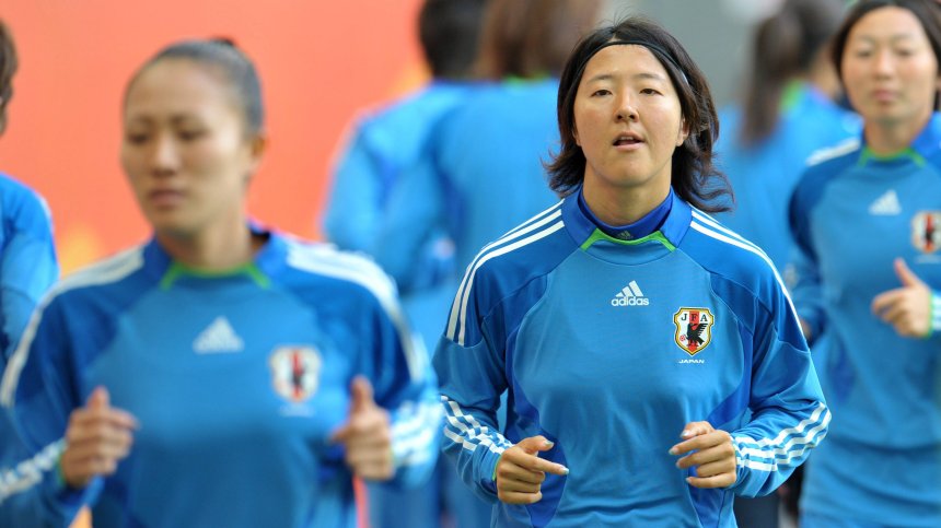 Японка стана първата жена в професионален мъжки отбор по футбол