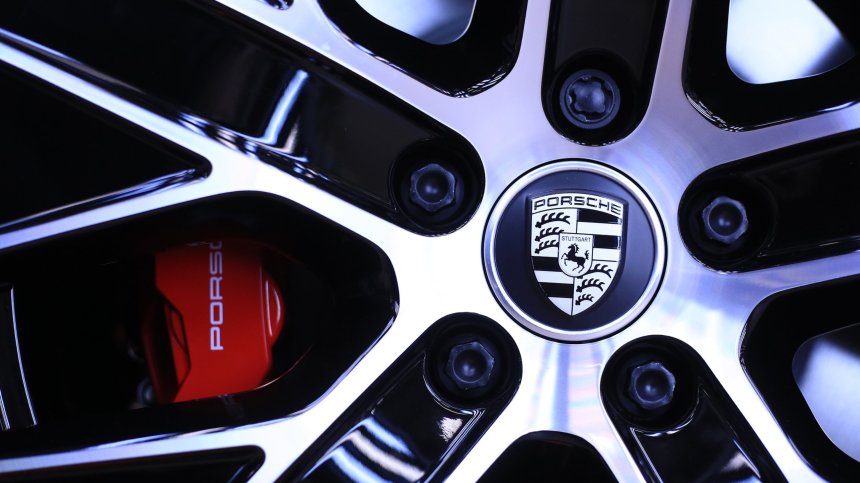 Електрически модел на Porsche с рекорд на Гинес за най-дълъг дрифт