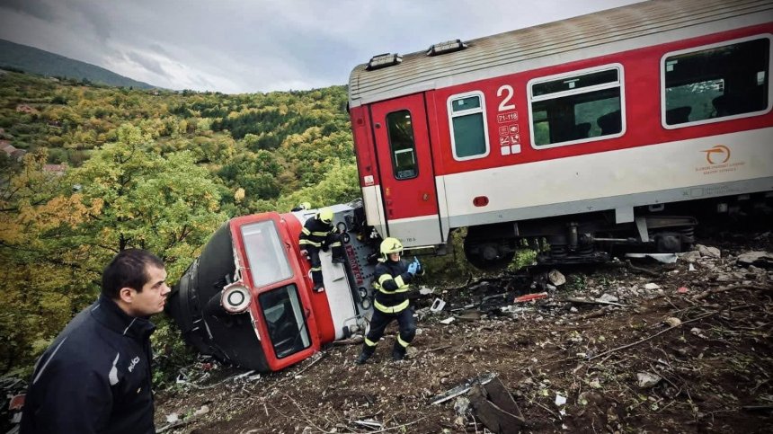 Най-малко 100 души са пострадали при сблъсък на два влака в Словакия (СНИМКИ+ВИДЕО)