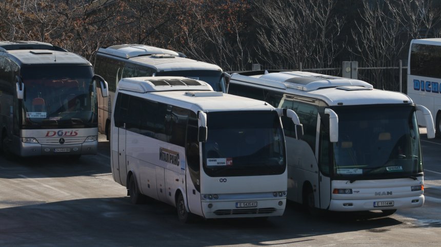Автобусни превозвачи настояват за държавна помощ, за да обслужват "неизгодни" линии