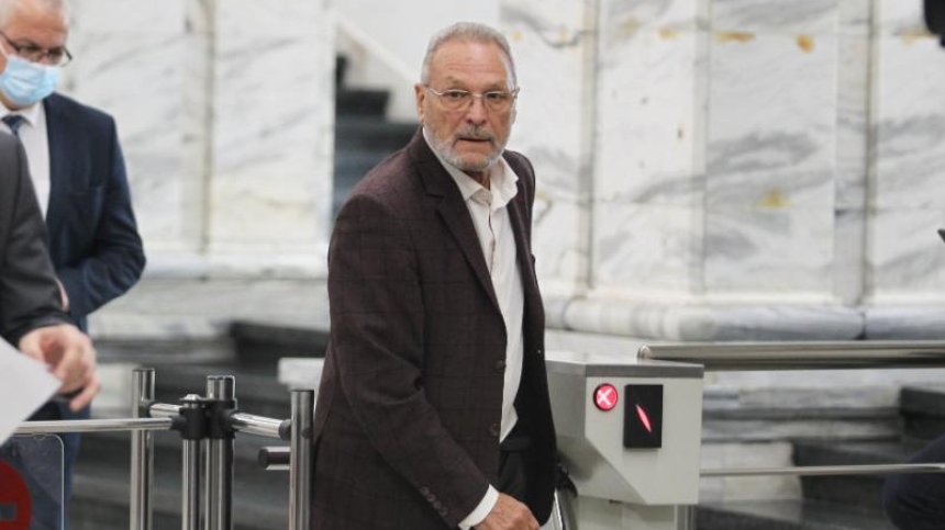 И Чавдар Велинов напуска парламентарната група на БСП