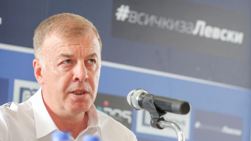 Сираков: Абсолютна лъжа е, че тече процес за отстраняването на Стоилов от "Левски"