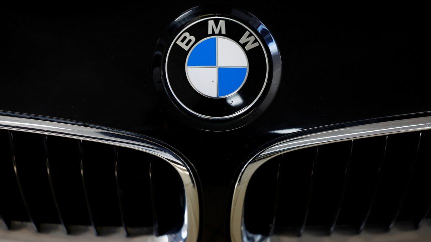 BMW обяви дали ще вдига цените заради митата на Доналд Тръмп