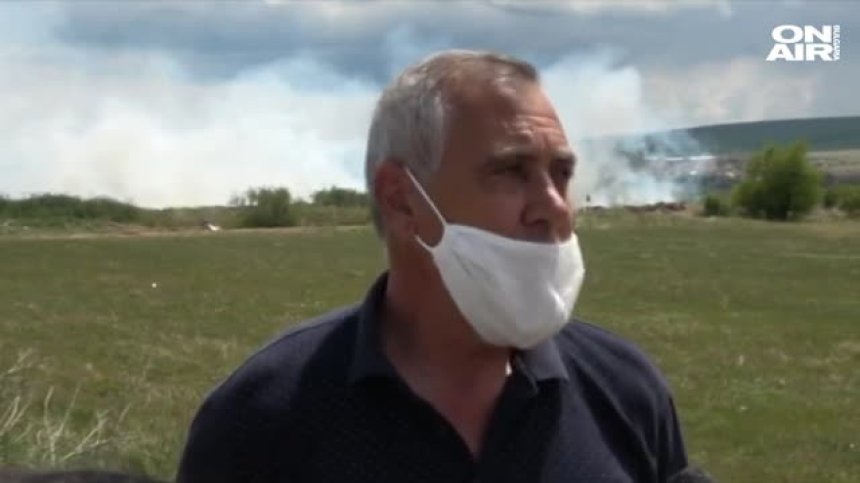 Бали с изсушена лавандула горяха близо до къщи в бургаско село
