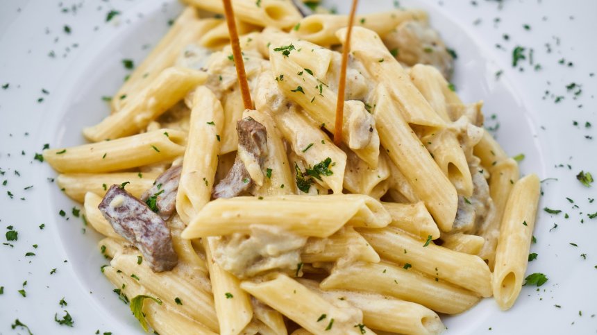 Класика: Рецепта за вкусна паста с пиле, гъби и сметанов сос