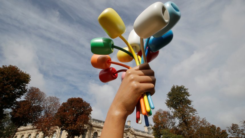 Скулптура в памет на жертвите от Батаклан предизвика полемики