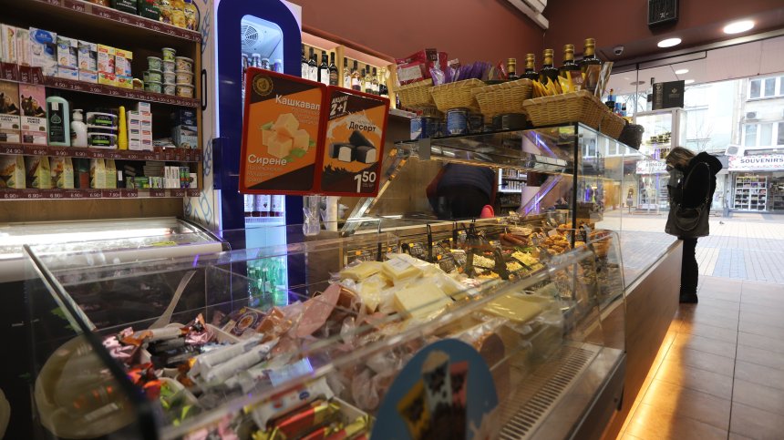 Гърци пътуват до България за по-евтини горива и хранителни стоки