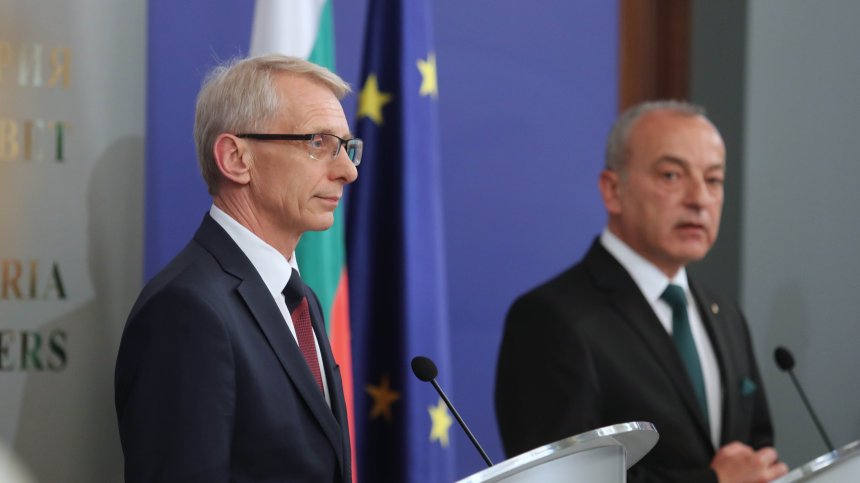 Служебното правителство предаде властта на кабинета "Денков - Габриел"