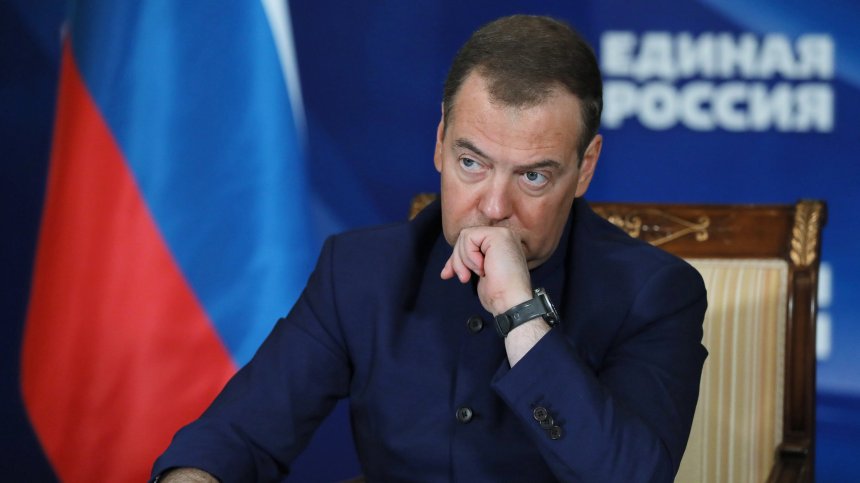 Медведев: Зеленски е зависим от оръжията на НАТО и Запада