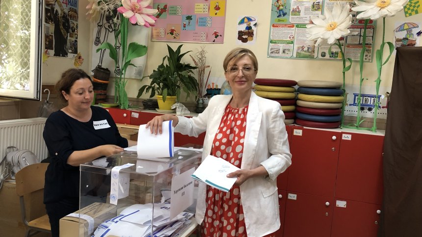 Екатерина Захариев: Гласувах България да е силна и стабилна държава