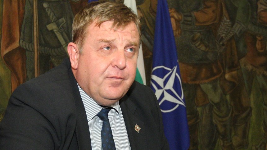 Каракачанов за екшъна пред централата на ВМРО: Имат късмет, че не съм бил там