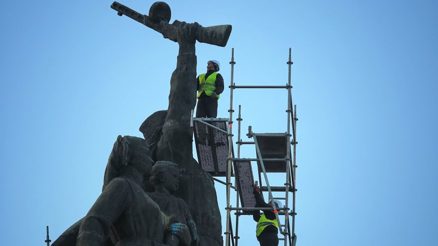 Ще се превърне ли Паметникът на Съветската армия в разделителна линия в "сглобката"?
