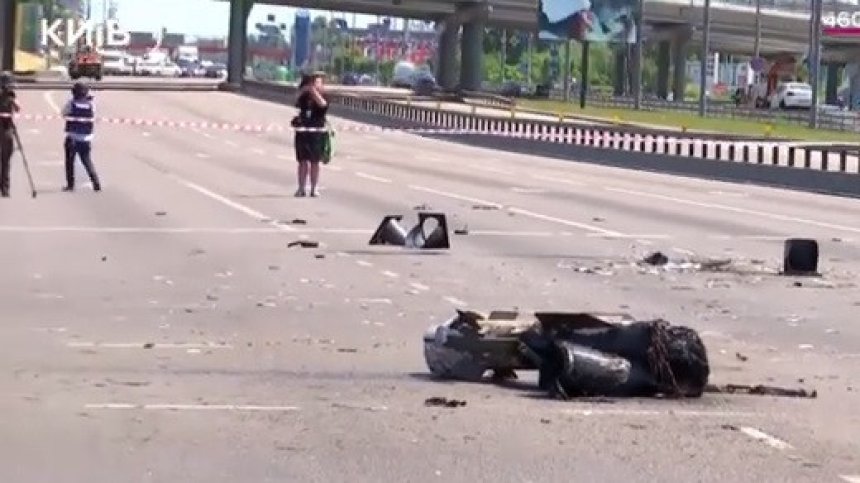 Следите остават: Отломки от ракети се сипят от небето над Киев (+ВИДЕО)