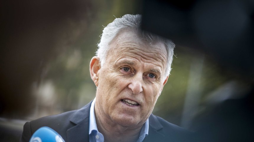 Почина журналистът Петер Р. де Врийс, застрелян в центъра на Амстердам 