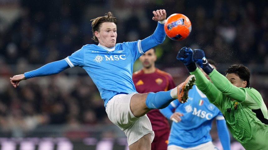 "Наполи" пречупи "Рома" в Рим и се върна на върха в Италия