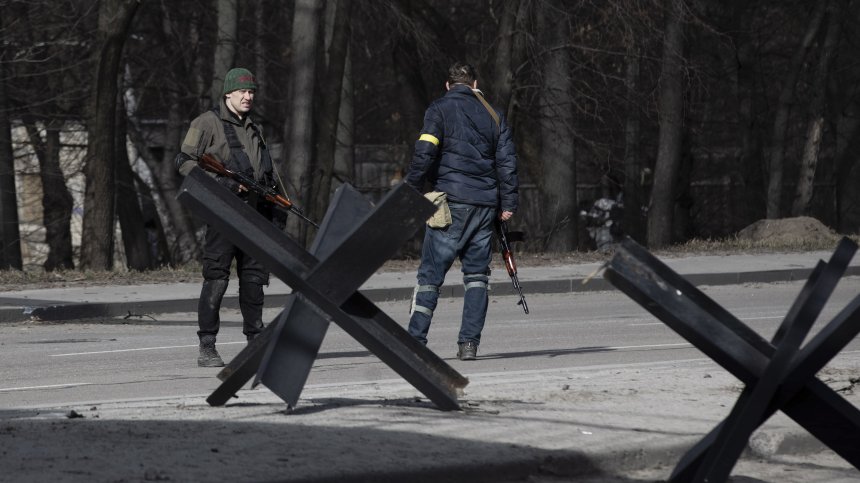 Пети ден военни действия: Ракета удари жилищна сграда в Черников, има пострадали