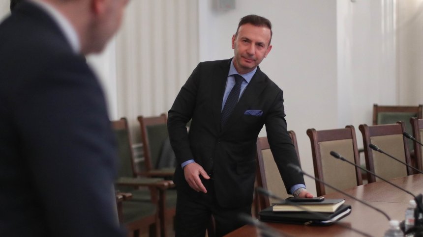 Пачки, кучета, скандали: Как се стигна до освобождаването на Живко Коцев?