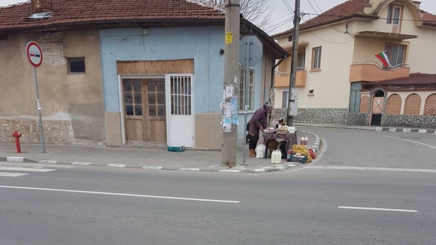До БАБХ: Незаконна търговия с мляко, яйца, месо на улица в Пазарджишко