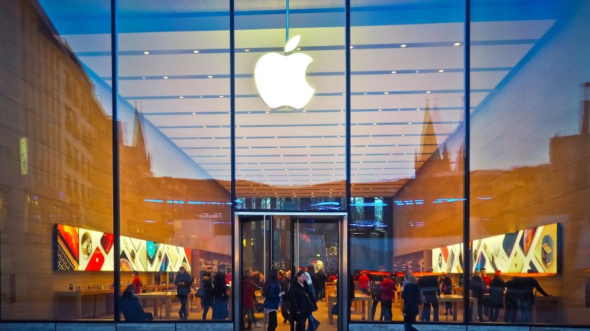 Apple затваря още 30 магазина в САЩ заради коронавируса