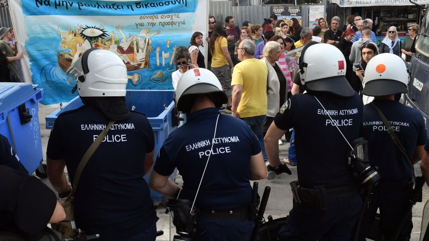 Гърция осъди мигранти за нападение на полицаи недалеч от границата с България