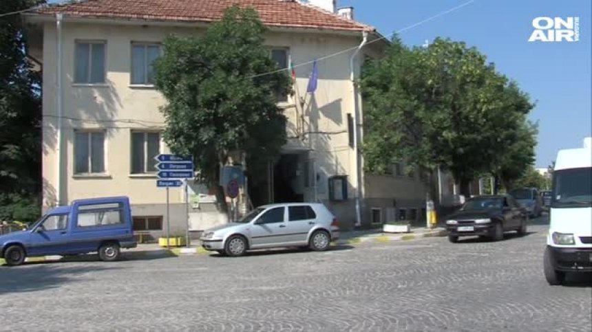 Крадци опитаха да задигнат банкомат от полицейско управление