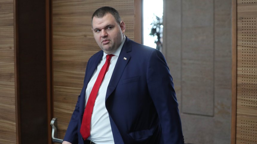 Пеевски: КЕВР да спре поскъпването на водата, или ще ги атакуваме в съда