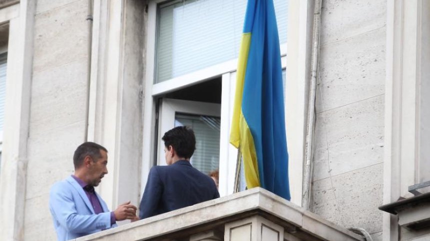 Оставка в СОС след неуспешния опит за сваляне на украинското знаме