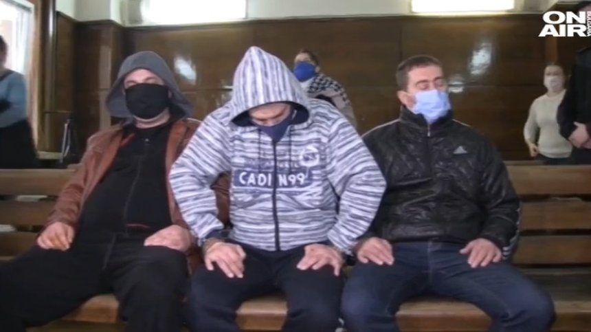 Постоянен арест за тримата полицаи от Сливо поле, взимали подкупи