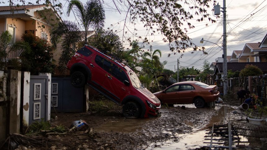 Нов супертайфун връхлита Филипините с 230 км/ч