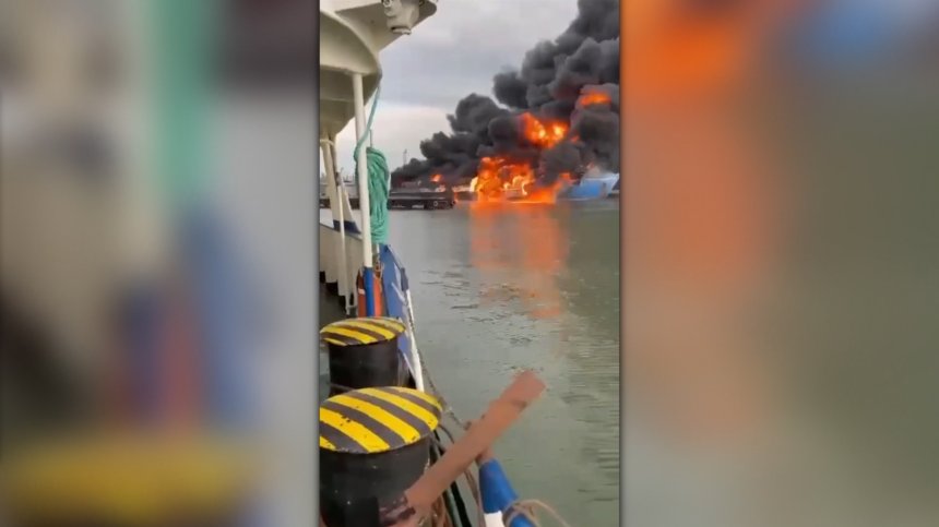 Украйна атакува железопътен ферибот с цистерни за гориво в пристанището "Кавказ"