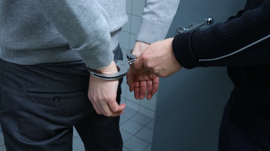 Сириец намушка с нож в корема мъж в "Студентски град" и избяга