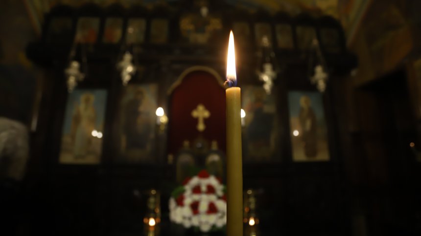 Как епархиите у нас пазят Благодатния огън - неугасващият пламък на вярата