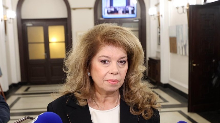 Йотова: Управляващите няма да допуснат дискусия за референдума и еврото