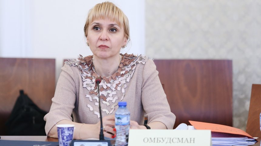 Омбудсманът призова да върнат безплатните тестове и Ковид добавките за медиците на първа линия