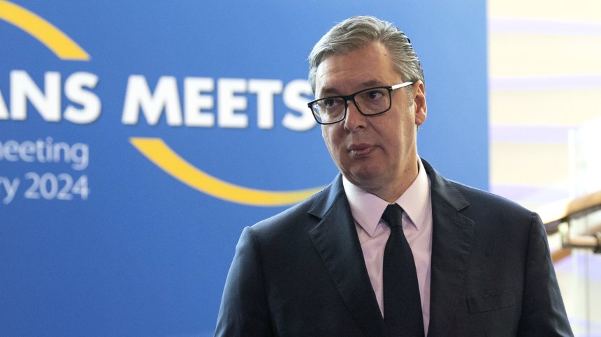 Вучич в Скопие: Сърбия не иска от РСМ промени в Конституцията