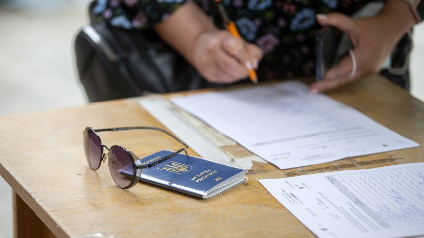 ЕС преустанови облекчаването на визи за Русия, няма единодушие за цялостна забрана