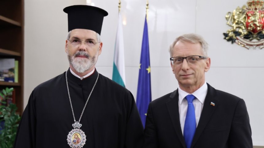 В Бюджет 2024 ще има пари за българското вероизповедание зад граница