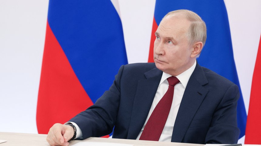 Путин: Украинските войници са идиоти, унищожават паметници от ВСВ
