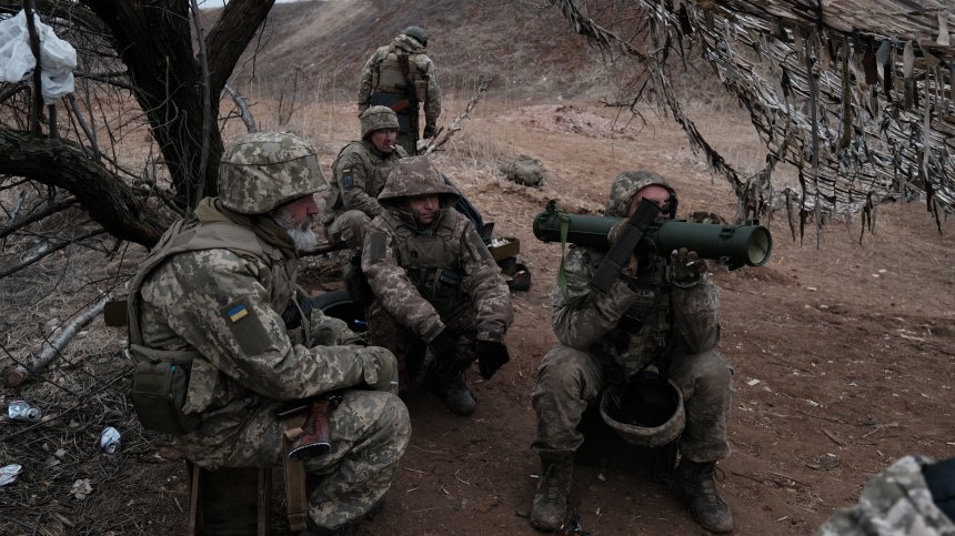 Масиран обстрел с дронове по военни летища в Крим