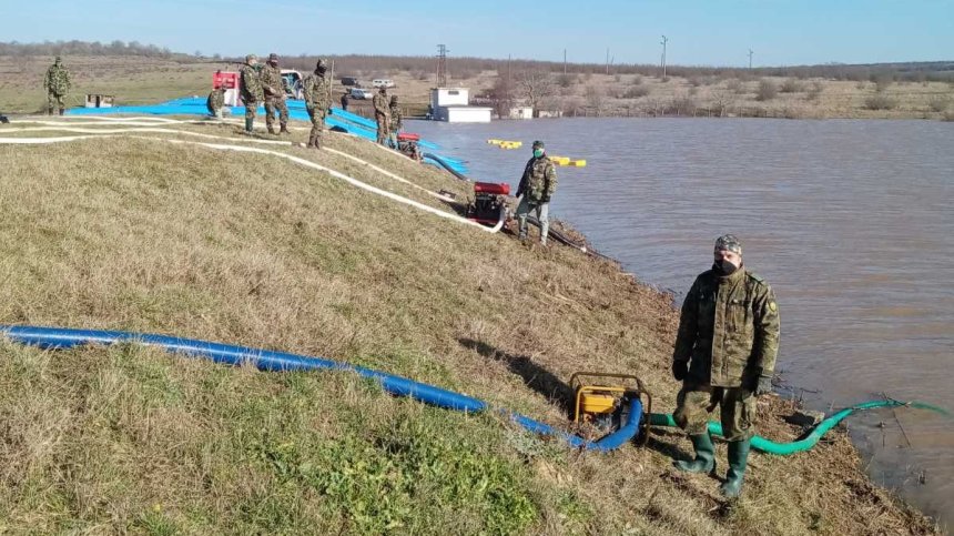 Пети ден  военнослужещите помагат на жителите на село Димчево