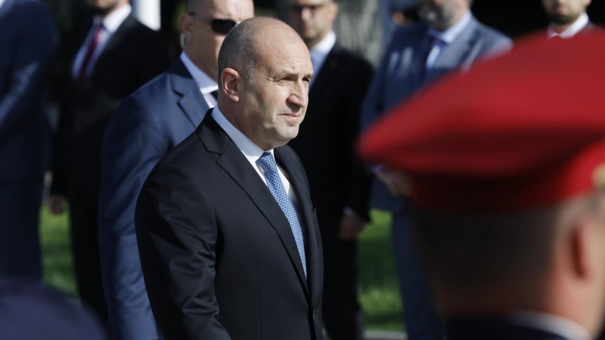 Румен Радев: Политици и самозвани експерти опитват да всяват разделение в армията
