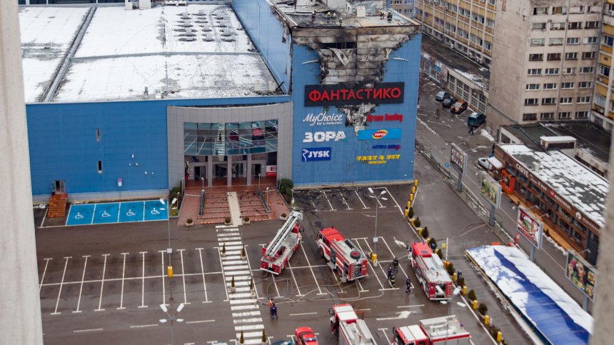 Пожар избухна в търговски център в столичния кв. "Гео Милев" (+Видео)