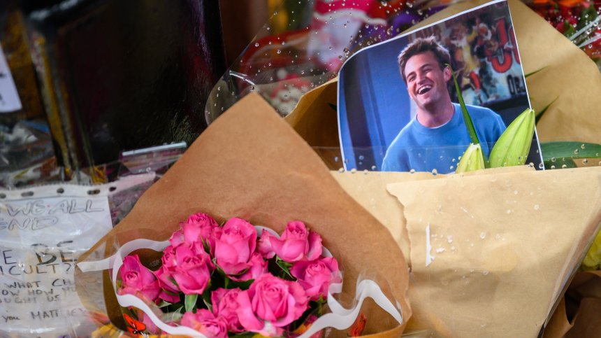 Намесиха втора известна личност в смъртта на Матю Пери